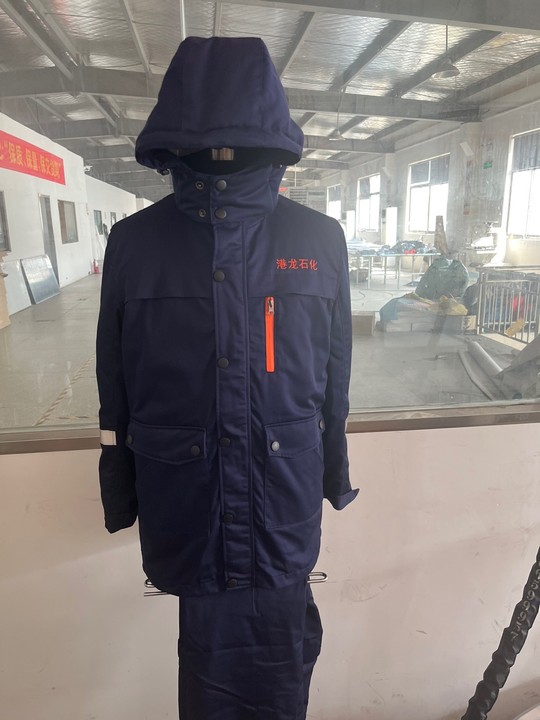 港龙石化羽绒服